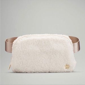 Lululemon faux Sherpa belt bag